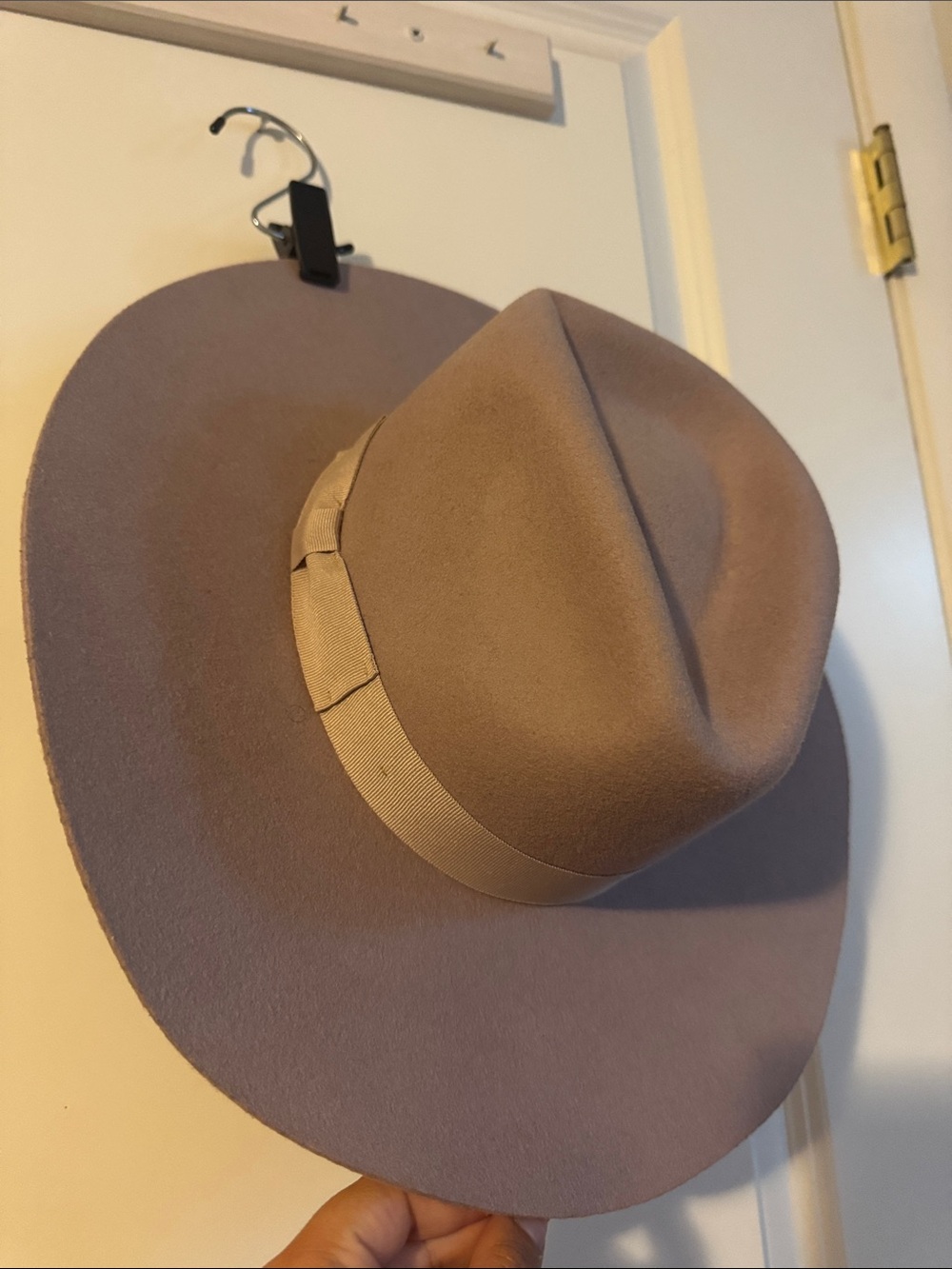 Wyeth 100% wool women’s sand large brim fedora - Picture 3 of 6